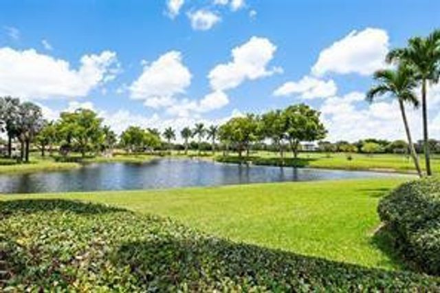 9050 Jacaranda Lane 3, Plantation, FL 33324