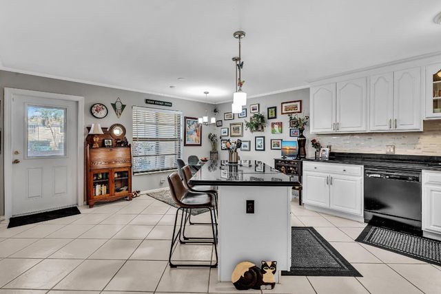 9050 Jacaranda Lane 3, Plantation, FL 33324