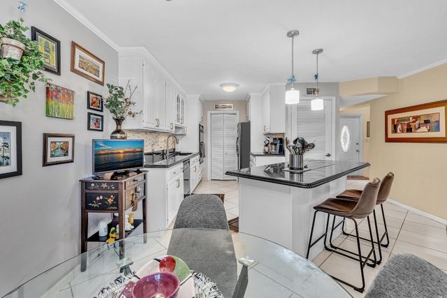 9050 Jacaranda Lane 3, Plantation, FL 33324