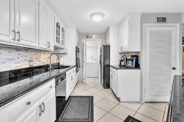 9050 Jacaranda Lane 3, Plantation, FL 33324