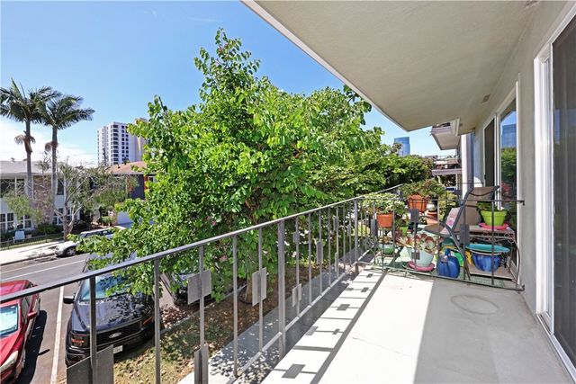 1405 E 1st 10, Long Beach, CA 90802