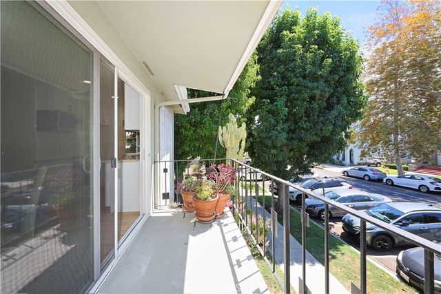 1405 E 1st 10, Long Beach, CA 90802