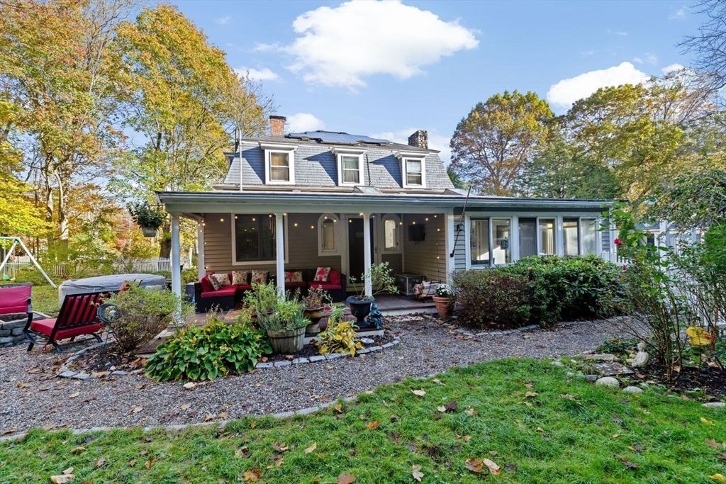 17 Old Oaken Bucket Rd, Scituate, MA 02066