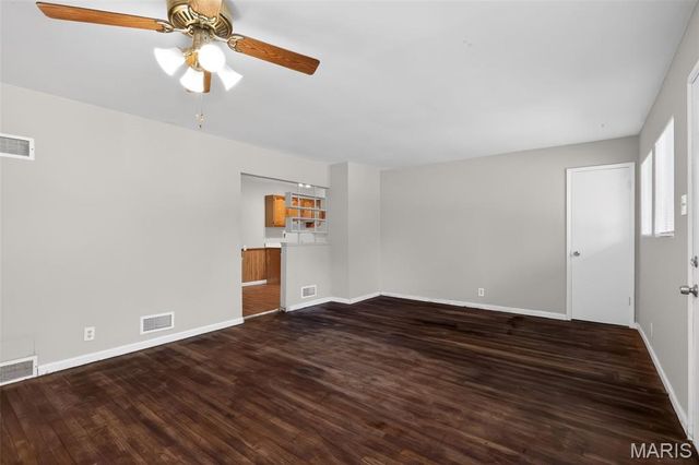 10247 Valley Drive, St Louis, MO 63137