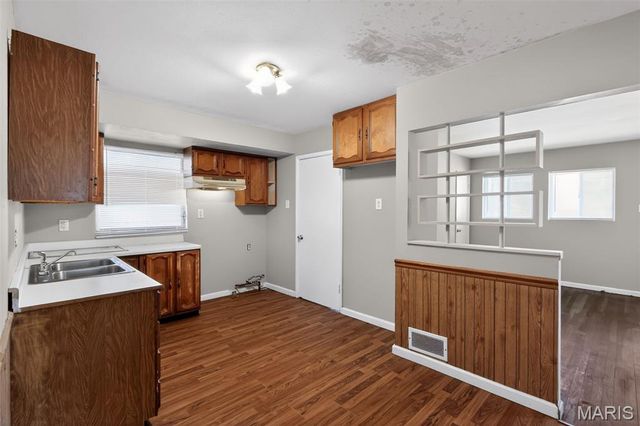 10247 Valley Drive, St Louis, MO 63137