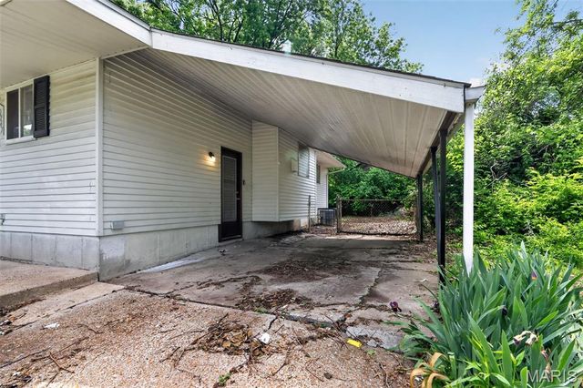 10247 Valley Drive, St Louis, MO 63137