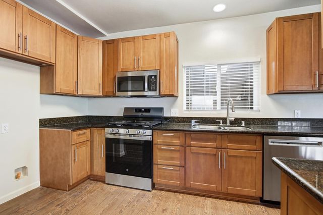 411 Berkeley Ave, Roseville, CA 95678