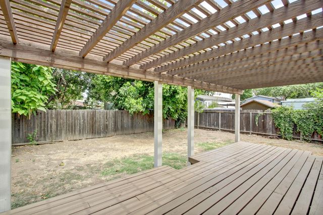 411 Berkeley Ave, Roseville, CA 95678