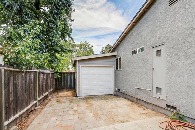 411 Berkeley Ave, Roseville, CA 95678