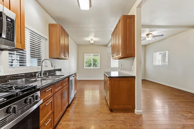 411 Berkeley Ave, Roseville, CA 95678