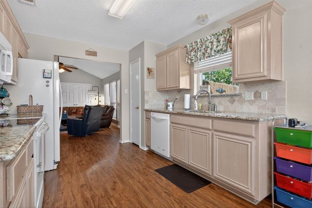 5700 Alicante Drive, Arlington, TX 76017