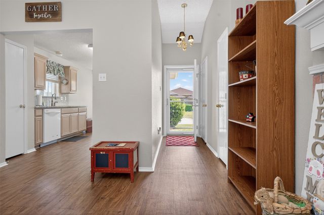 5700 Alicante Drive, Arlington, TX 76017