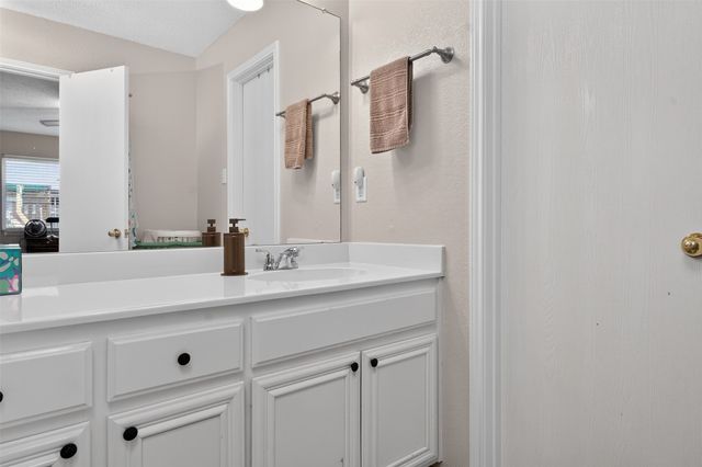 5700 Alicante Drive, Arlington, TX 76017