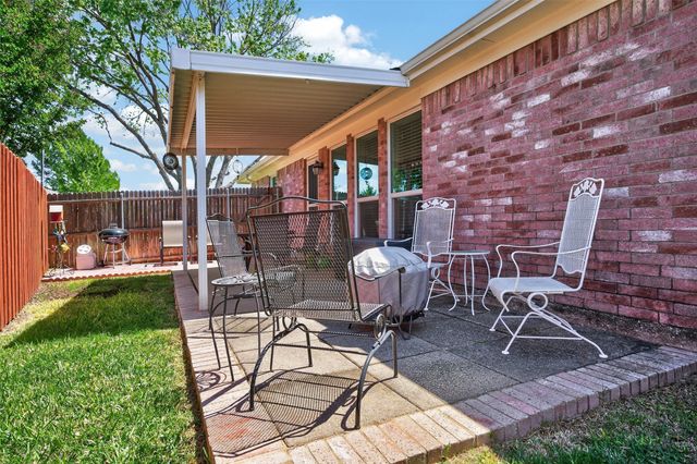 5700 Alicante Drive, Arlington, TX 76017