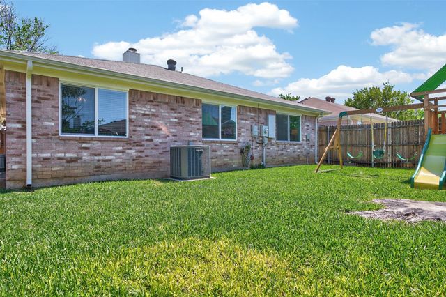 5700 Alicante Drive, Arlington, TX 76017