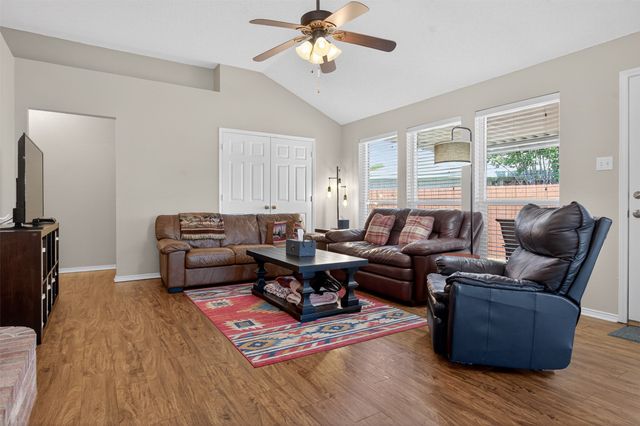 5700 Alicante Drive, Arlington, TX 76017