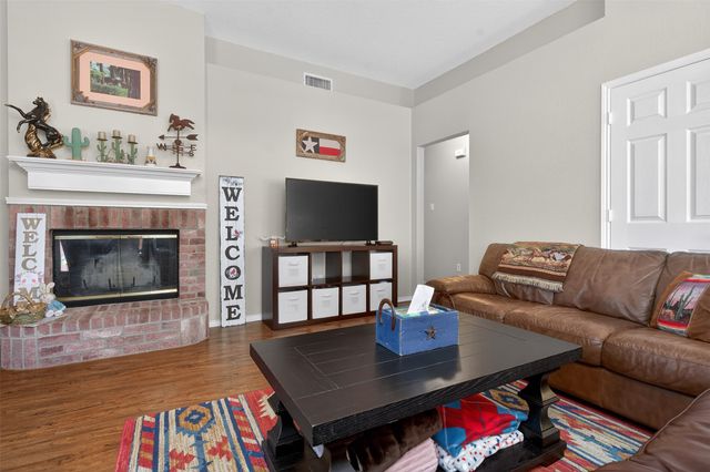 5700 Alicante Drive, Arlington, TX 76017