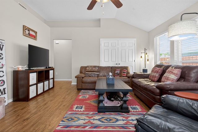 5700 Alicante Drive, Arlington, TX 76017