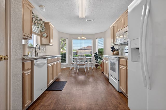 5700 Alicante Drive, Arlington, TX 76017