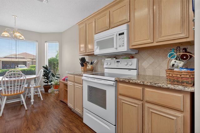 5700 Alicante Drive, Arlington, TX 76017