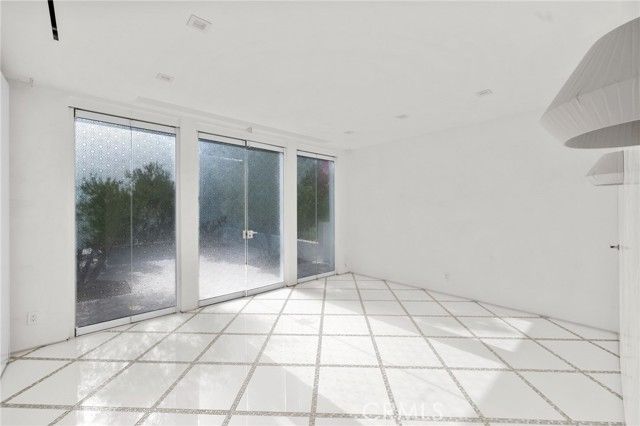 1046 N Hillcrest Road, Beverly Hills, CA 90210