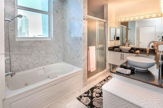 31 SE 5th St 4212, Miami, FL 33131