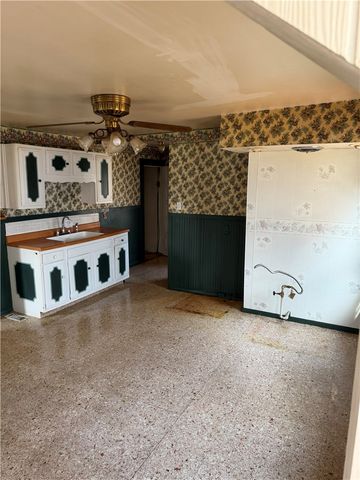 1015 Cascade Rd, Monaca, PA 15061