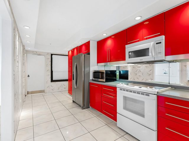 1255 N GULFSTREAM AVENUE 205, Sarasota, FL 34236