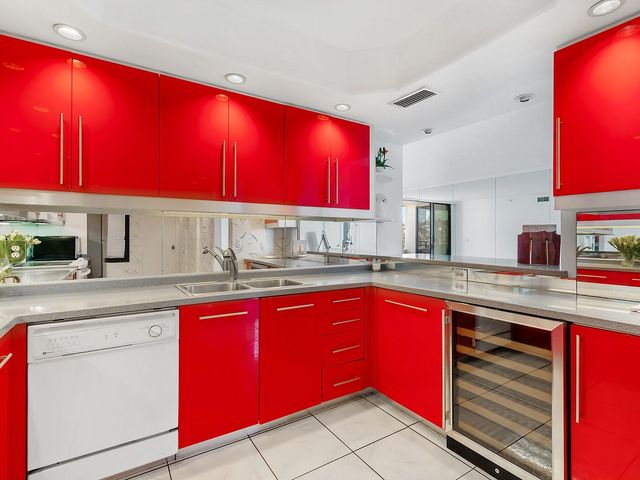 1255 N GULFSTREAM AVENUE 205, Sarasota, FL 34236