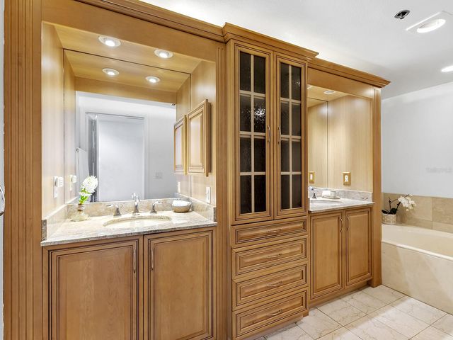 1255 N GULFSTREAM AVENUE 205, Sarasota, FL 34236