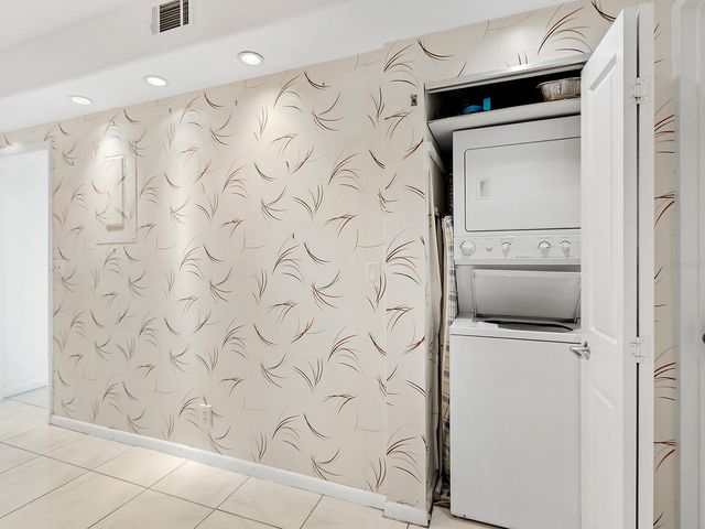 1255 N GULFSTREAM AVENUE 205, Sarasota, FL 34236