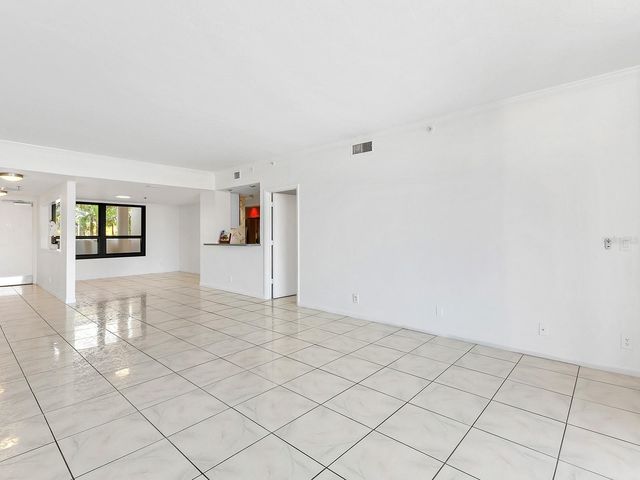 1255 N GULFSTREAM AVENUE 205, Sarasota, FL 34236