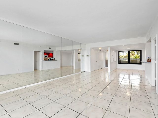 1255 N GULFSTREAM AVENUE 205, Sarasota, FL 34236