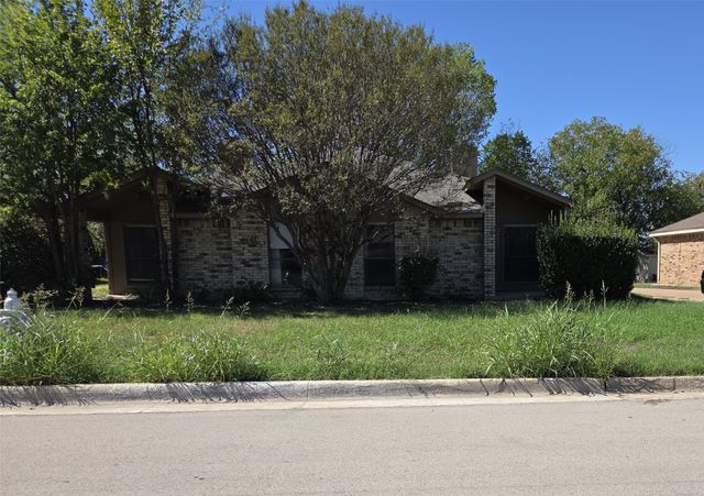 2400 Monte Carlo Drive A, Arlington, TX 76015
