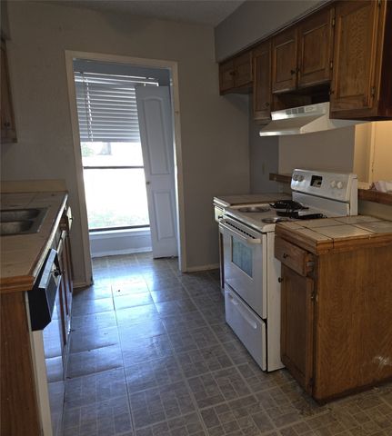 2400 Monte Carlo Drive A, Arlington, TX 76015