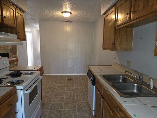 2400 Monte Carlo Drive A, Arlington, TX 76015