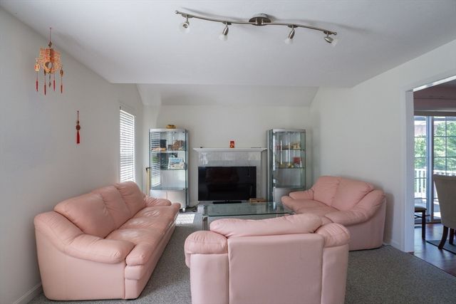 30 Briarcliff Dr, Auburn, MA 01501