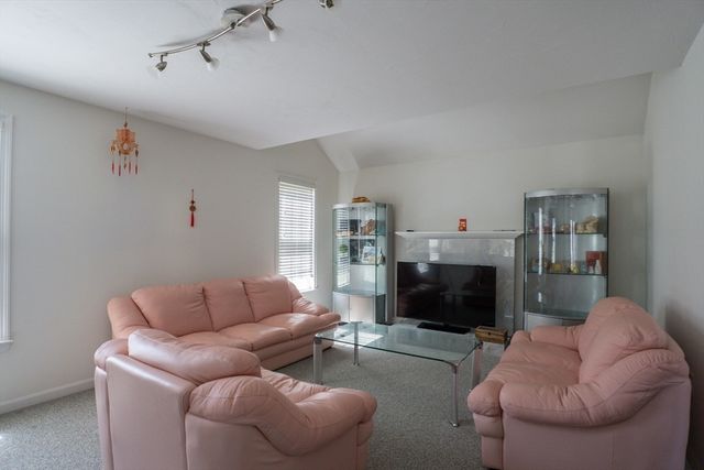 30 Briarcliff Dr, Auburn, MA 01501