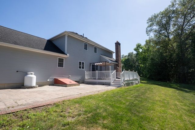 30 Briarcliff Dr, Auburn, MA 01501