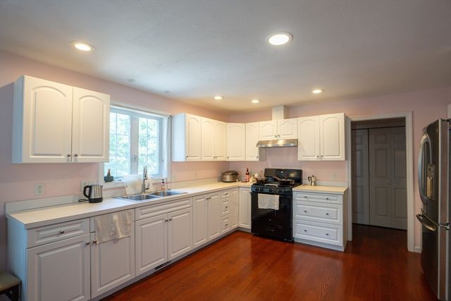30 Briarcliff Dr, Auburn, MA 01501