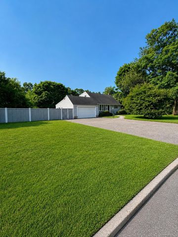18 Lotus Road, Bayport, NY 11705