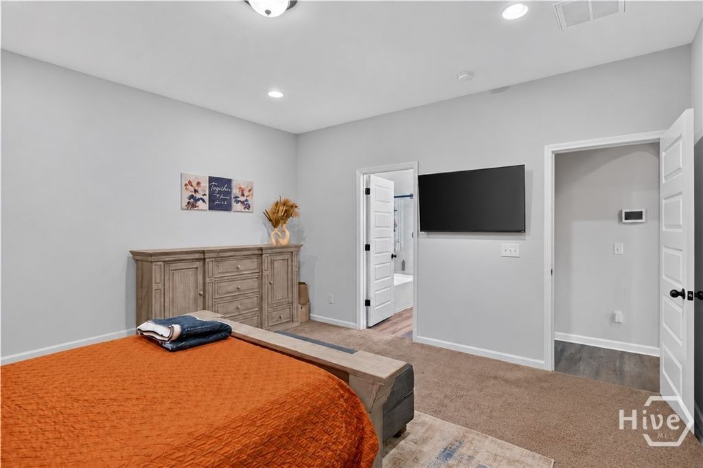 Image 21 of property listing at 4881 Castleoak Drive, Richmond Hill, GA 31324