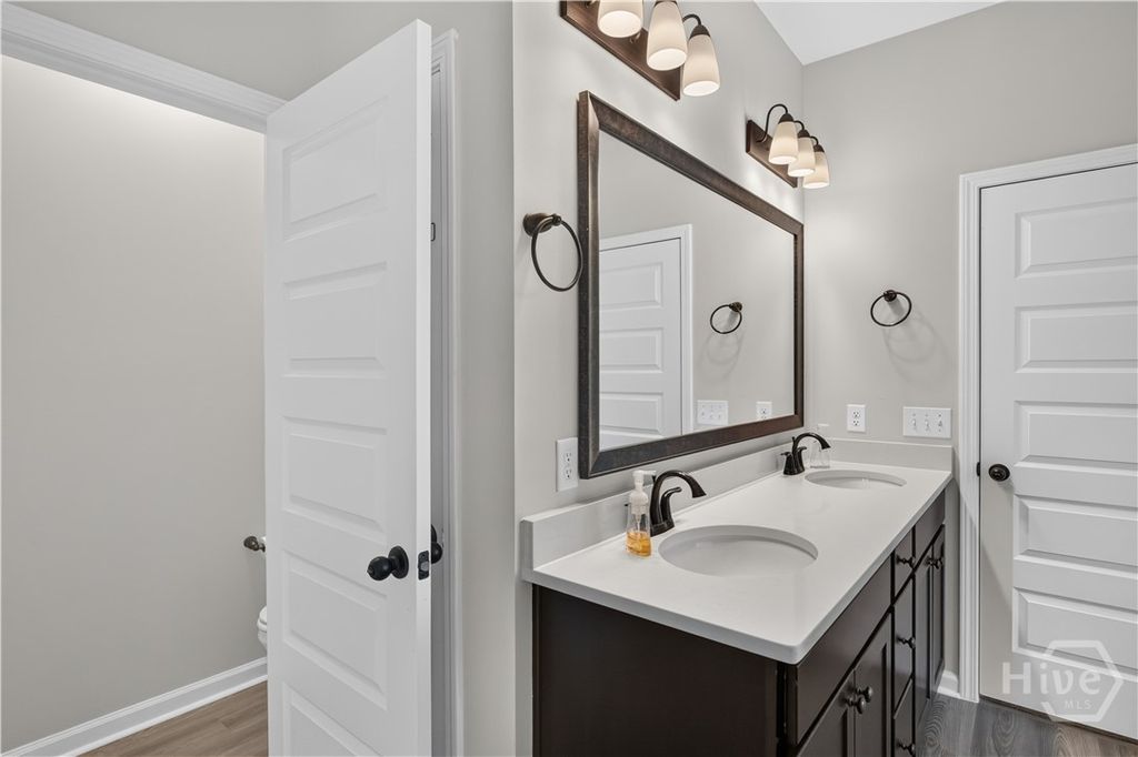 Image 24 of property listing at 4881 Castleoak Drive, Richmond Hill, GA 31324
