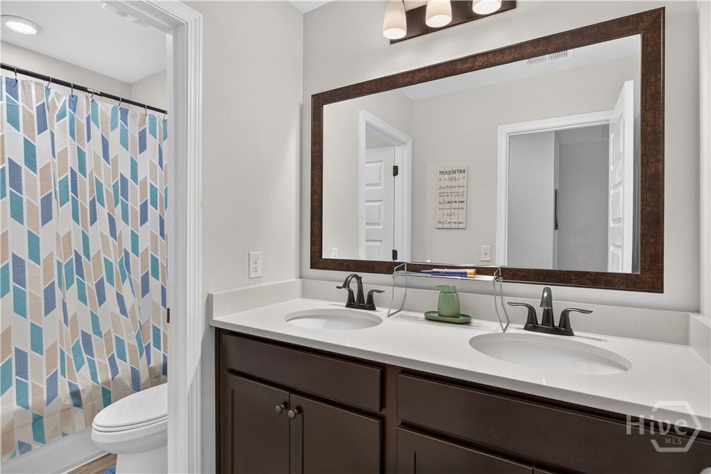 Image 27 of property listing at 4881 Castleoak Drive, Richmond Hill, GA 31324