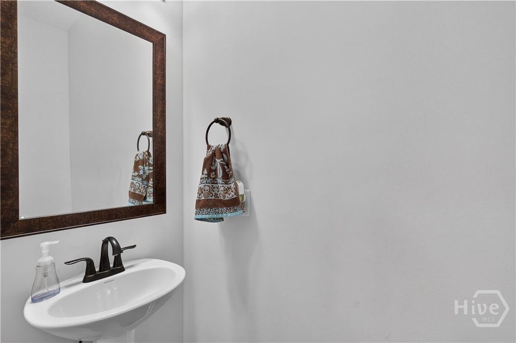 Image 31 of property listing at 4881 Castleoak Drive, Richmond Hill, GA 31324