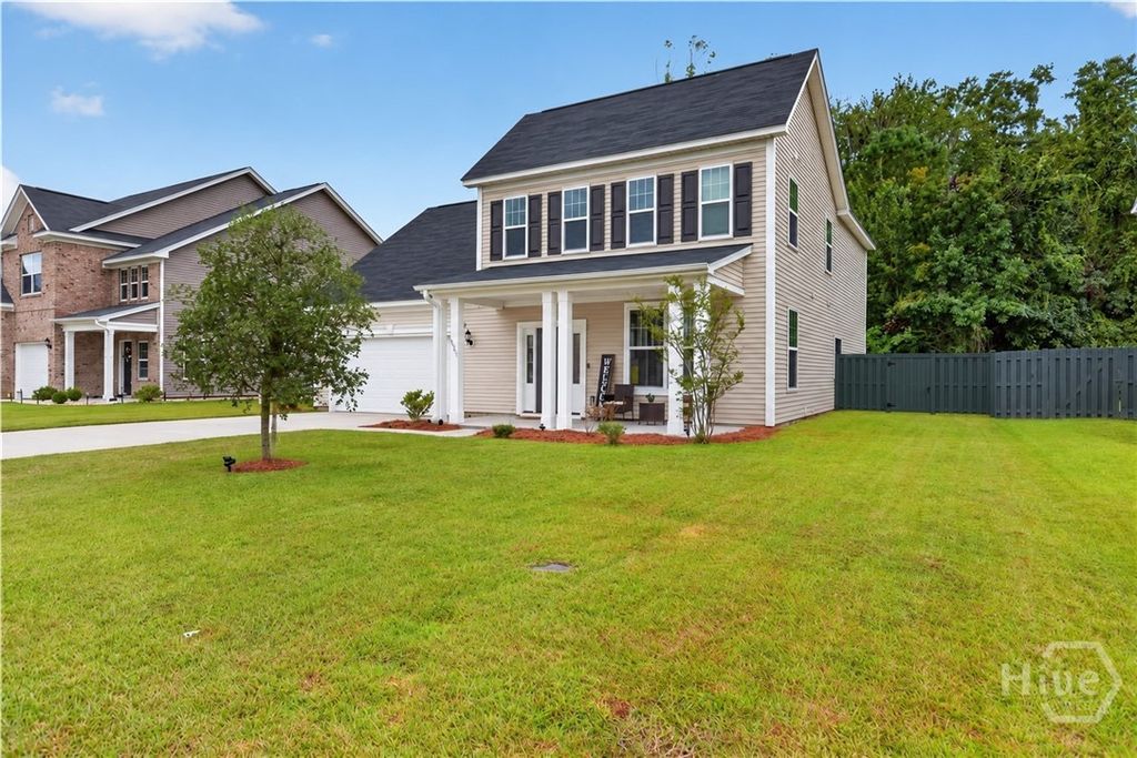 Image 4 of property listing at 4881 Castleoak Drive, Richmond Hill, GA 31324