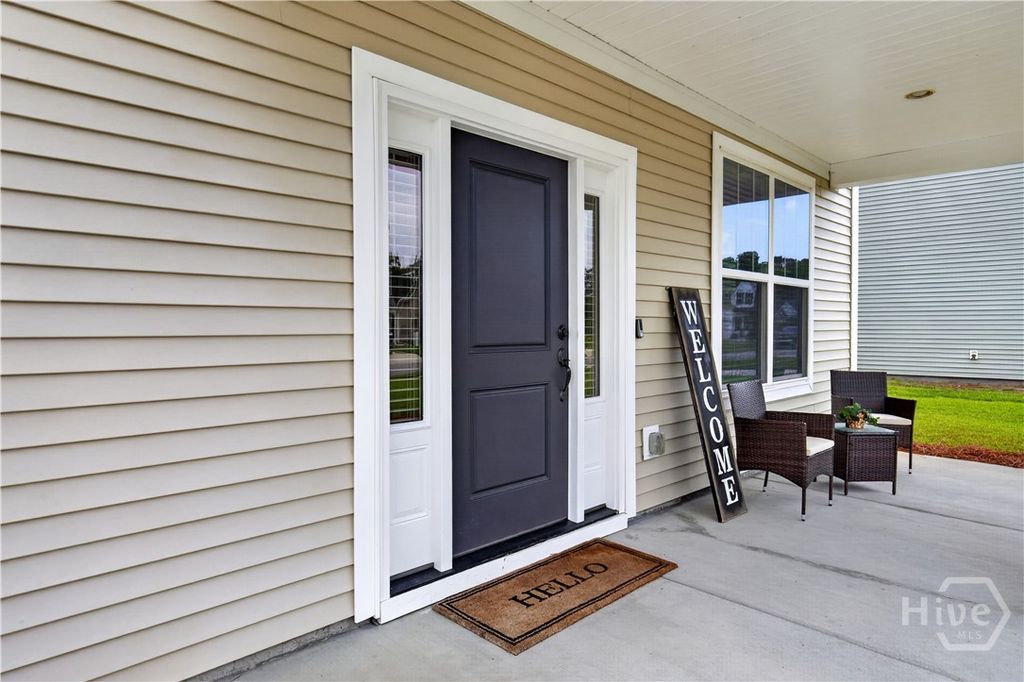 Image 5 of property listing at 4881 Castleoak Drive, Richmond Hill, GA 31324