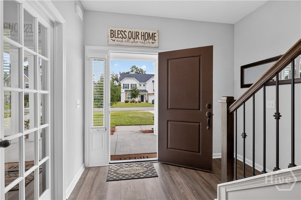 Image 6 of property listing at 4881 Castleoak Drive, Richmond Hill, GA 31324