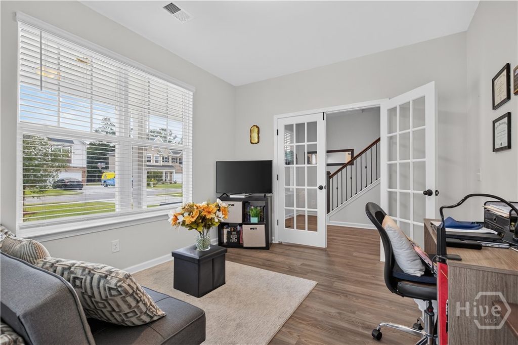 Image 9 of property listing at 4881 Castleoak Drive, Richmond Hill, GA 31324