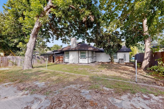 1918 Proctor Drive, Grand Prairie, TX 75051
